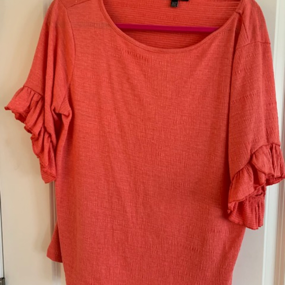 Cable and Gauge coral short sleeve top.